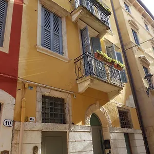 https://dimora-scaligera-luxury-apartment.hotelinveneto.com