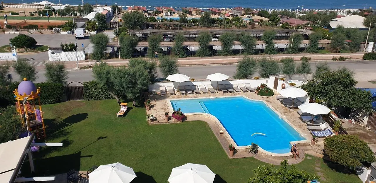 ***  Hotel Corallo Fregenae İtalya